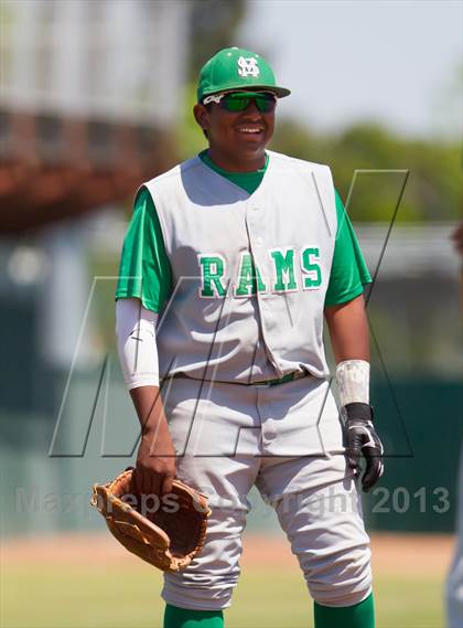 Thumbnail 2 in De La Salle @ St. Mary's (Game 2) photogallery.