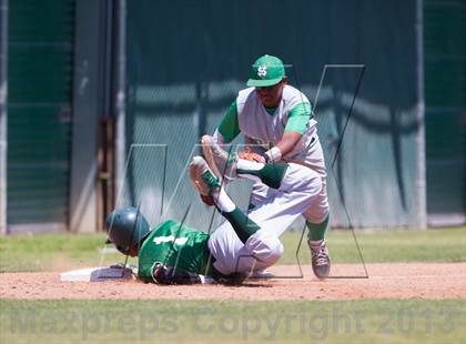 Thumbnail 2 in De La Salle @ St. Mary's (Game 2) photogallery.