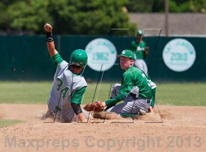 Thumbnail 2 in De La Salle @ St. Mary's (Game 2) photogallery.
