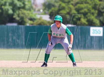 Thumbnail 3 in De La Salle @ St. Mary's (Game 2) photogallery.