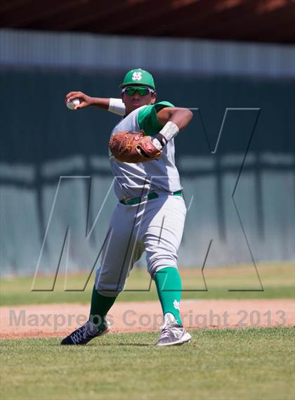 Thumbnail 3 in De La Salle @ St. Mary's (Game 2) photogallery.