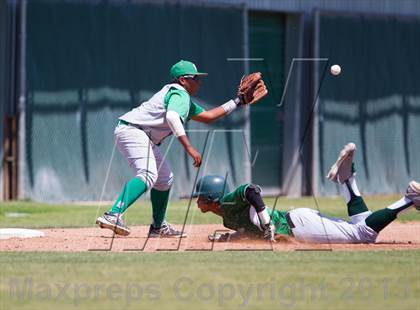 Thumbnail 1 in De La Salle @ St. Mary's (Game 2) photogallery.