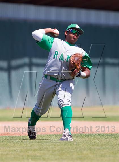 Thumbnail 1 in De La Salle @ St. Mary's (Game 2) photogallery.