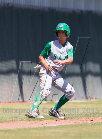 Thumbnail 3 in De La Salle @ St. Mary's (Game 2) photogallery.