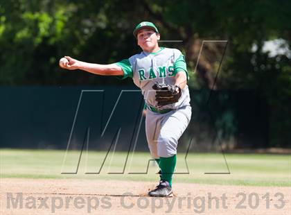 Thumbnail 1 in De La Salle @ St. Mary's (Game 2) photogallery.