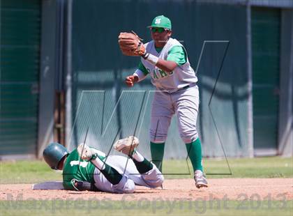Thumbnail 3 in De La Salle @ St. Mary's (Game 2) photogallery.