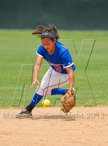 Thumbnail 2 in Leander vs. Gregory-Portland (UIL 4A Region IV Regional Quarter Finals) photogallery.