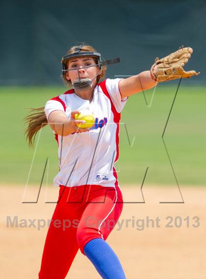Thumbnail 2 in Leander vs. Gregory-Portland (UIL 4A Region IV Regional Quarter Finals) photogallery.