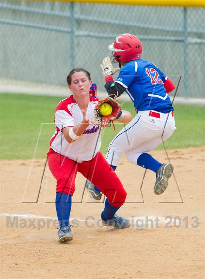 Thumbnail 2 in Leander vs. Gregory-Portland (UIL 4A Region IV Regional Quarter Finals) photogallery.