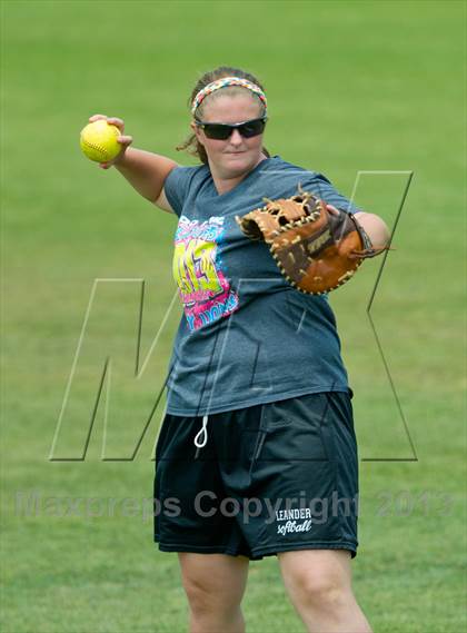 Thumbnail 1 in Leander vs. Gregory-Portland (UIL 4A Region IV Regional Quarter Finals) photogallery.
