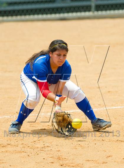 Thumbnail 3 in Leander vs. Gregory-Portland (UIL 4A Region IV Regional Quarter Finals) photogallery.