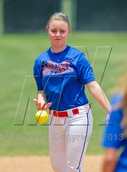 Thumbnail 1 in Leander vs. Gregory-Portland (UIL 4A Region IV Regional Quarter Finals) photogallery.