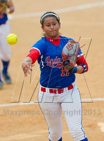 Thumbnail 2 in Leander vs. Gregory-Portland (UIL 4A Region IV Regional Quarter Finals) photogallery.