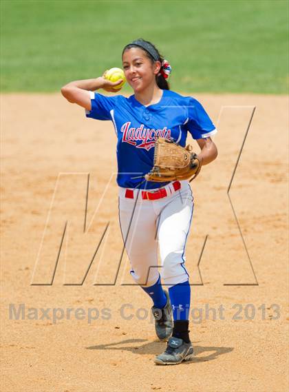 Thumbnail 1 in Leander vs. Gregory-Portland (UIL 4A Region IV Regional Quarter Finals) photogallery.