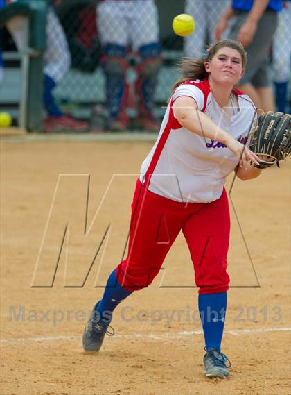 Thumbnail 3 in Leander vs. Gregory-Portland (UIL 4A Region IV Regional Quarter Finals) photogallery.