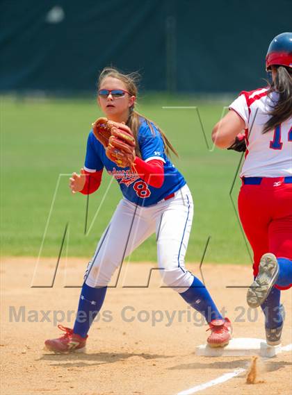 Thumbnail 1 in Leander vs. Gregory-Portland (UIL 4A Region IV Regional Quarter Finals) photogallery.