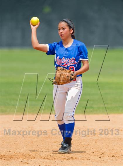 Thumbnail 2 in Leander vs. Gregory-Portland (UIL 4A Region IV Regional Quarter Finals) photogallery.