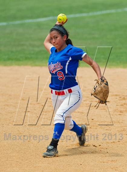 Thumbnail 3 in Leander vs. Gregory-Portland (UIL 4A Region IV Regional Quarter Finals) photogallery.