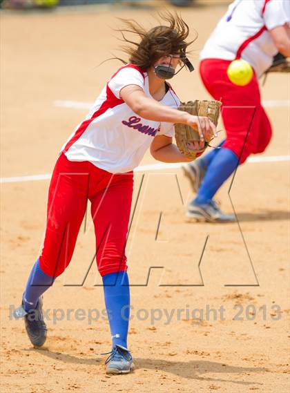Thumbnail 3 in Leander vs. Gregory-Portland (UIL 4A Region IV Regional Quarter Finals) photogallery.