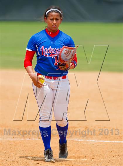 Thumbnail 1 in Leander vs. Gregory-Portland (UIL 4A Region IV Regional Quarter Finals) photogallery.