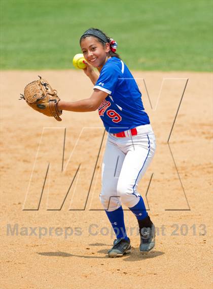 Thumbnail 2 in Leander vs. Gregory-Portland (UIL 4A Region IV Regional Quarter Finals) photogallery.