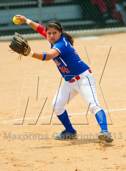 Thumbnail 3 in Leander vs. Gregory-Portland (UIL 4A Region IV Regional Quarter Finals) photogallery.