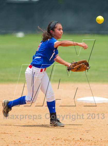 Thumbnail 2 in Leander vs. Gregory-Portland (UIL 4A Region IV Regional Quarter Finals) photogallery.