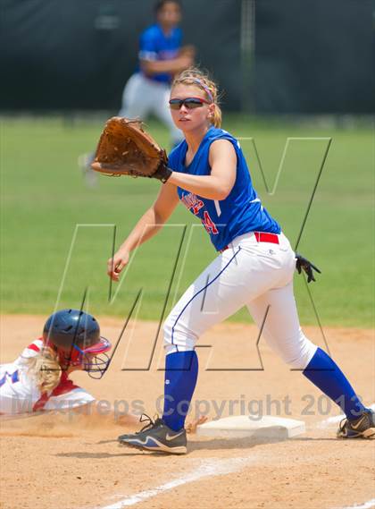 Thumbnail 3 in Leander vs. Gregory-Portland (UIL 4A Region IV Regional Quarter Finals) photogallery.
