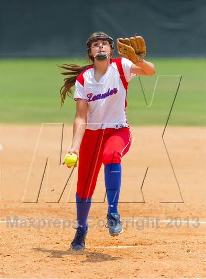 Thumbnail 3 in Leander vs. Gregory-Portland (UIL 4A Region IV Regional Quarter Finals) photogallery.