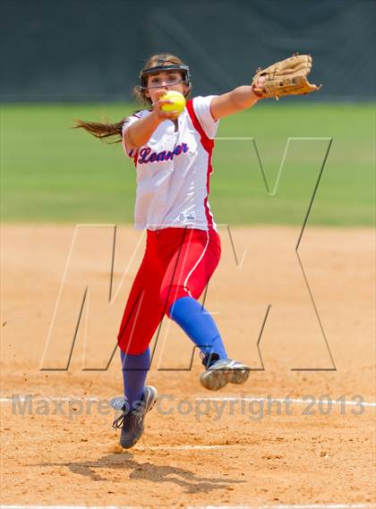 Thumbnail 1 in Leander vs. Gregory-Portland (UIL 4A Region IV Regional Quarter Finals) photogallery.