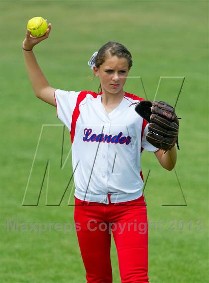 Thumbnail 3 in Leander vs. Gregory-Portland (UIL 4A Region IV Regional Quarter Finals) photogallery.
