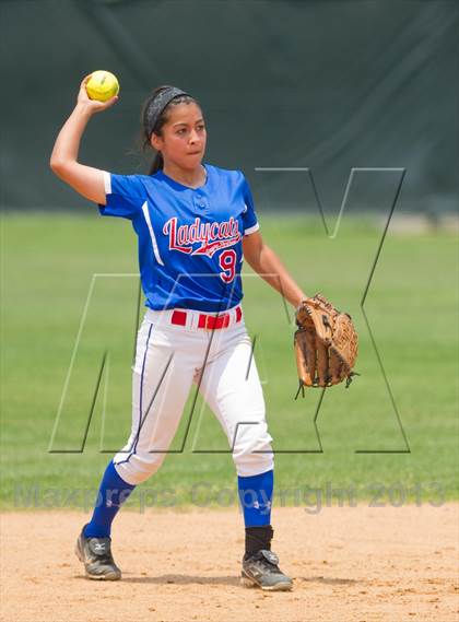 Thumbnail 3 in Leander vs. Gregory-Portland (UIL 4A Region IV Regional Quarter Finals) photogallery.