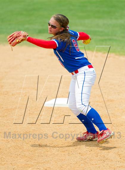 Thumbnail 1 in Leander vs. Gregory-Portland (UIL 4A Region IV Regional Quarter Finals) photogallery.