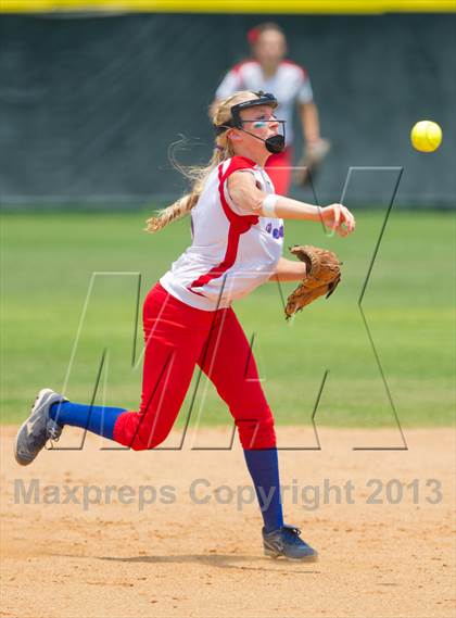Thumbnail 3 in Leander vs. Gregory-Portland (UIL 4A Region IV Regional Quarter Finals) photogallery.