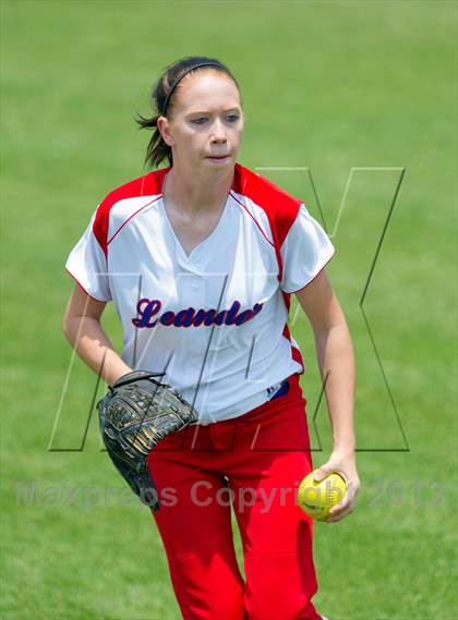 Thumbnail 2 in Leander vs. Gregory-Portland (UIL 4A Region IV Regional Quarter Finals) photogallery.