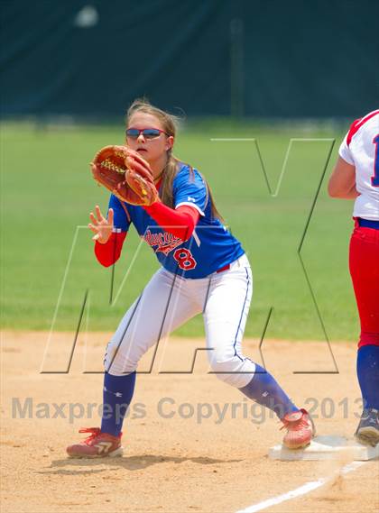 Thumbnail 2 in Leander vs. Gregory-Portland (UIL 4A Region IV Regional Quarter Finals) photogallery.
