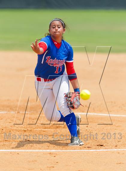 Thumbnail 3 in Leander vs. Gregory-Portland (UIL 4A Region IV Regional Quarter Finals) photogallery.