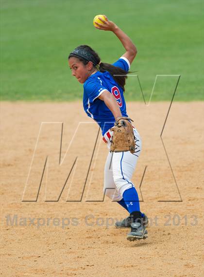 Thumbnail 1 in Leander vs. Gregory-Portland (UIL 4A Region IV Regional Quarter Finals) photogallery.