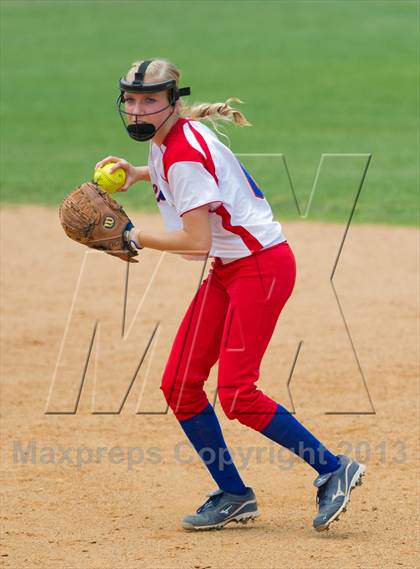 Thumbnail 2 in Leander vs. Gregory-Portland (UIL 4A Region IV Regional Quarter Finals) photogallery.
