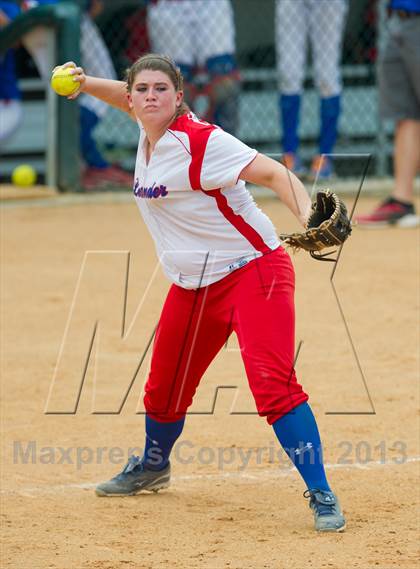 Thumbnail 2 in Leander vs. Gregory-Portland (UIL 4A Region IV Regional Quarter Finals) photogallery.