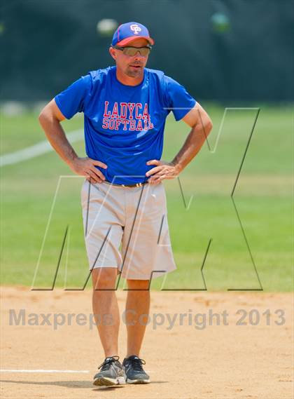 Thumbnail 2 in Leander vs. Gregory-Portland (UIL 4A Region IV Regional Quarter Finals) photogallery.