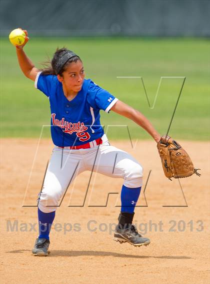 Thumbnail 2 in Leander vs. Gregory-Portland (UIL 4A Region IV Regional Quarter Finals) photogallery.
