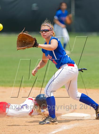 Thumbnail 1 in Leander vs. Gregory-Portland (UIL 4A Region IV Regional Quarter Finals) photogallery.
