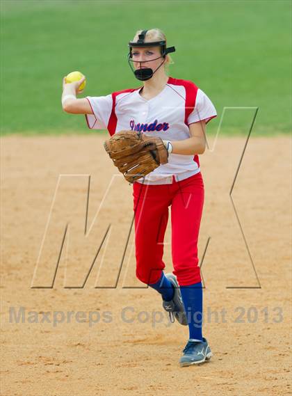 Thumbnail 1 in Leander vs. Gregory-Portland (UIL 4A Region IV Regional Quarter Finals) photogallery.