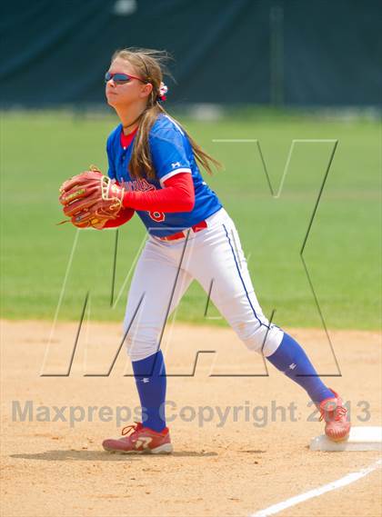 Thumbnail 3 in Leander vs. Gregory-Portland (UIL 4A Region IV Regional Quarter Finals) photogallery.