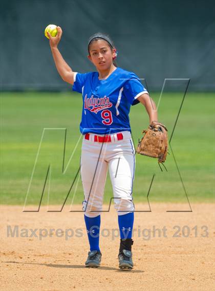 Thumbnail 3 in Leander vs. Gregory-Portland (UIL 4A Region IV Regional Quarter Finals) photogallery.