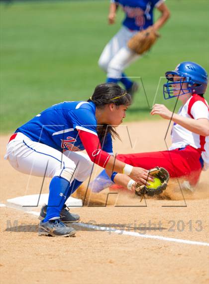 Thumbnail 1 in Leander vs. Gregory-Portland (UIL 4A Region IV Regional Quarter Finals) photogallery.