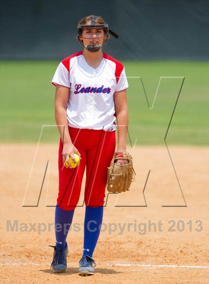 Thumbnail 3 in Leander vs. Gregory-Portland (UIL 4A Region IV Regional Quarter Finals) photogallery.