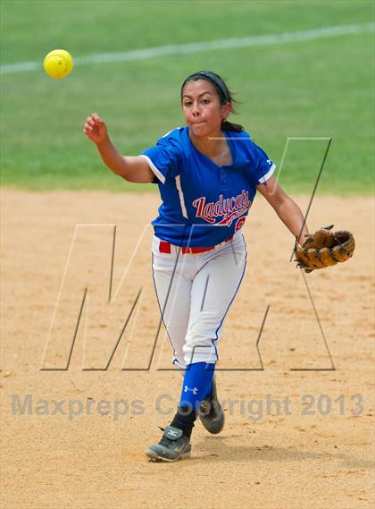 Thumbnail 1 in Leander vs. Gregory-Portland (UIL 4A Region IV Regional Quarter Finals) photogallery.