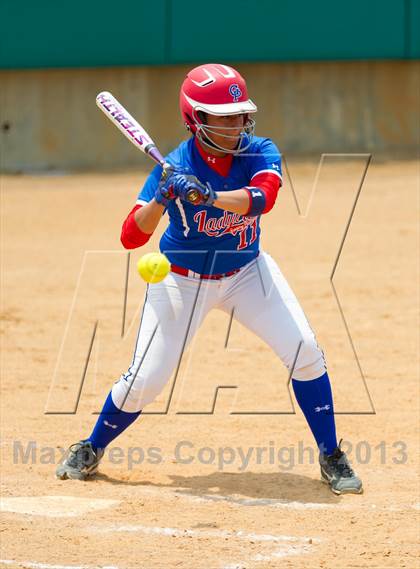 Thumbnail 3 in Leander vs. Gregory-Portland (UIL 4A Region IV Regional Quarter Finals) photogallery.